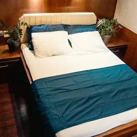 ספינת מלון Atinayachting מרמריס